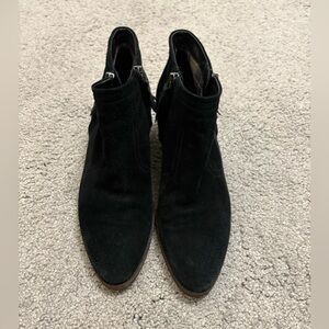 Aquatalia Pointed Toe Weatherproof Zip Bootie Size 8 black suede